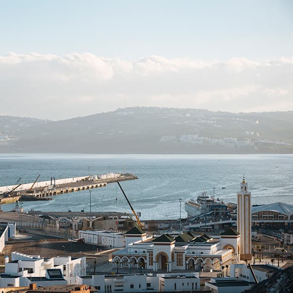 Vue de Tanger depuis la mer avec eSIM active